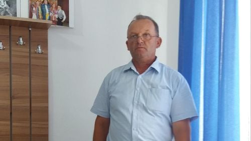 VIDEO Primarul PSD al comunei tulcene Crişan a fost arestat preventiv după ce a fost prins în flagrant luând mită / Edilul s-a dus să ia șpaga echipat cu mască și mănuși de protecție