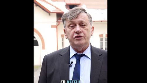 VIDEO Crin Antonescu, candidat la președinția țării: Educația din România e o școală cu veceu în curte. Cu mine președinte va dispărea acest lucru nedemn. O să spuneți că nu e treaba mea de președinte. E timpul să înțelegem că nu vine nimeni să ne salveze de noi înșine