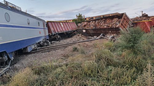 Tren de marfă deraiat în Constanţa / Sindicalişti CFR: Viaţa bate întotdeauna filmul. Preocuparea guvernanţilor de a rentabiliza un domeniu pe care nu îl înţeleg, complet opozabilă realităţii / Pe aceeaşi cale ferată circulă şi trenurile de călători