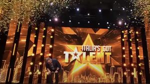 VIDEO Un român primește ”Golden Buzzer” la Italia's Got Talent / ”Acum câteva zile m-a oprit un cerșetor pe stradă și mi-a spus că nu a mâncat de trei zile. Ești slab, știi câți vor să fie ca tine?”