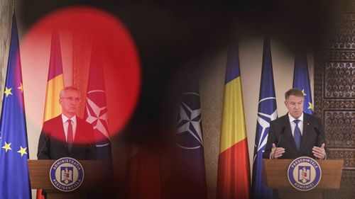 The Associated Press: După 14 ani NATO își va reînnoi o promisiune făcută Ucrainei; aderarea la structurile alianței / E probabil ca la întâlnirea de la București să se anunțe noi promisiuni de sprijin non-letal pentru Ucraina: carburant, generatoare electrice, provizii medicale, echipamente de iarnă și dispozitive de bruiaj anti-dronă