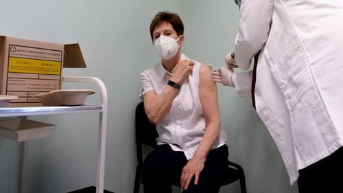 Aproape 63 de mii persoane, vaccinate împotriva COVID-19 în ultimele 24 de ore, din care peste 27.000 cu prima doză
