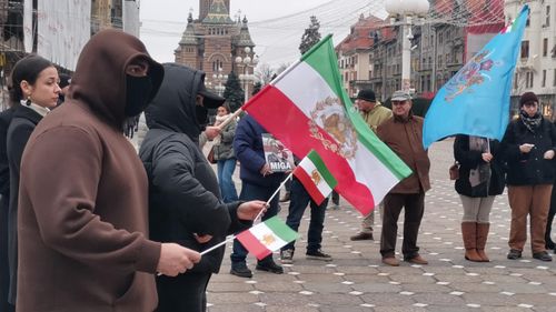 VIDEO FOTO Solidaritate cu Iranul, în centrul Timișoarei: „Nu putem rămâne indiferenți în fața unui măcel”