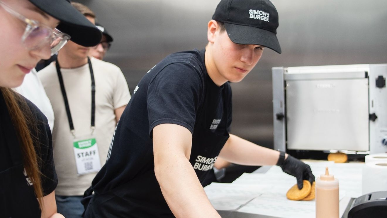 Primul restaruant Simon’s Burger se deschide în primăvară la Cluj / Planurile lanțului fast food din Ungaria sunt să se extindă la nivel național în România în câțiva ani - presa maghiară