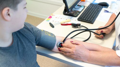 Medic: Au apărut multe boli cardiovasculare la copii, iar cauza este lipsa de activitate fizică / Şeful Clincii de Cardiologie de la Spitalul Universitar Bucureşti: ”Sunt legaţi de imagini, sunt legaţii de un device”