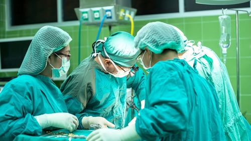 Inteligența artificială nu înțelege „nu”, iar asta e o problemă uriașă pentru roboții medicali