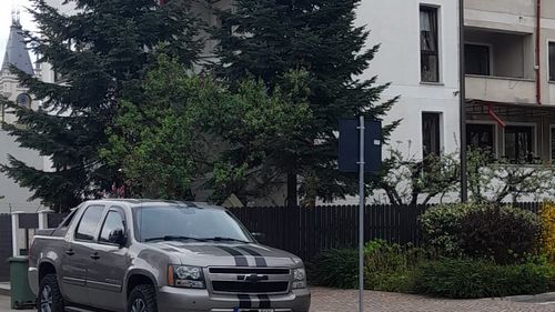 EXCLUSIV / Șeful Inspecției Fiscale din Iași ar fi condus timp de patru ani un Chevrolet de 6.000 cmc scutit de impozit / Mașina era înmatriculată pe numele tatălui său de 86 de ani, care are permisul expirat din 2023 și handicap grav / Este și auditor financiar la firme controlate de fiul său