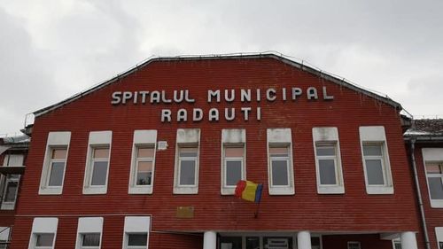 VIDEO Primul lift instalat în clădirea veche a Spitalului Municipal din Rădăuți, inaugurat de primar și de directorul spitalului / Ceremonia a fost transmisă în direct de un post local de televiziune