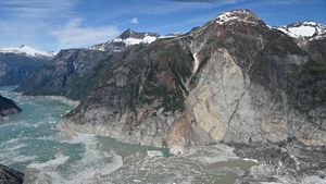 STUDIU | Un tsunami uriaș care a lovit Alaska în 2025 a fost al doilea ca înălțime din istoria înregistrărilor / Un val mai înalt decât Empire State Building a măturat un fiord