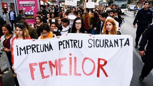 Scrisoare deschisă către deputați. Un grup de ONG-uri susține introducerea în lege a limitei de vârstă de 16 ani pentru consimțământ valid în cazul relațiilor sexuale cu minori, nu 15 ani cum prevede o lege care a trecut de Senat / Cum își argumentează inițiatorii propunerea?