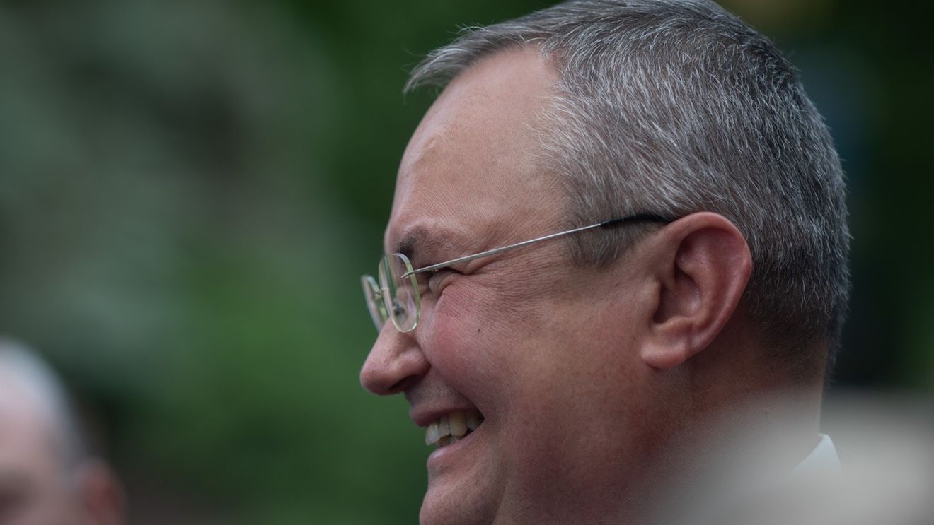 Lupta generalului Ciucă cu sesizările de plagiat: La cererea fostului premier, Curtea de apel Cluj obligă Ministerul Educaţiei să se abţină de la analiza suspiciunilor de plagiat privind teza sa de doctorat