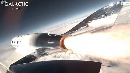 Avionul spaţial al Virgin Galactic a dus turişti turci, americani și italieni la marginea spaţiului / Este al doilea zbor din acest an