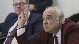 Omul lui Darius Vâlcov de la Comisia de Prognoză va avea drept discreționar de decizie pe granturi de 10 miliarde de euro în următorii 20 de ani. Țintă - primarii și șefii de universități