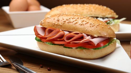 Ministrul Finanțelor anunță posibila scădere a TVA la alimentele de bază, dar spune că nu a discutat cu premierul Ciolacu