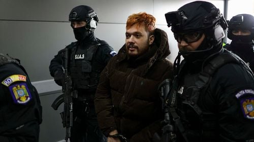 Traficantul Mohamed Amra, extrădat în Franța / El a fost preluat de pe aeroportul Otopeni de o aeronavă trimisă de autoritățile franceze