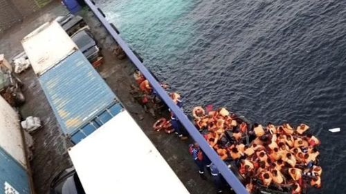 17 membri ai Gărzii de Coastă din Grecia au fost inculpaţi pentru un naufragiu în care au murit peste 600 de migranţi