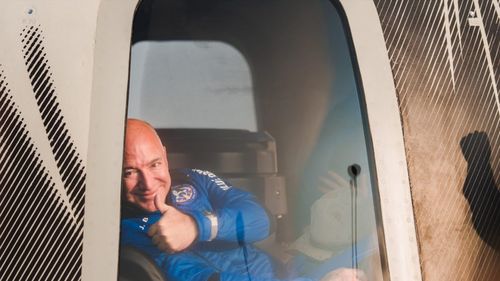 Jeff Bezos susține că și-a dat seama de fragilitatea naturii atunci când a călătorit în spațiu și promite două miliarde de dolari pentru refacerea naturii