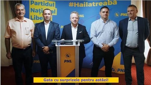 VIDEO Scenetă cu traseiști. Liderul PNL Gorj se laudă cu patru primari racolați de la PSD într-un filmuleț postat pe Facebook
