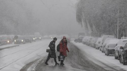 Nicușor Dan: În prima zi de ninsoare din acest sezon, în Capitală nu au fost probleme majore în trafic. După-amiaza s-a circulat rău pentru că vizibilitatea nu este bună