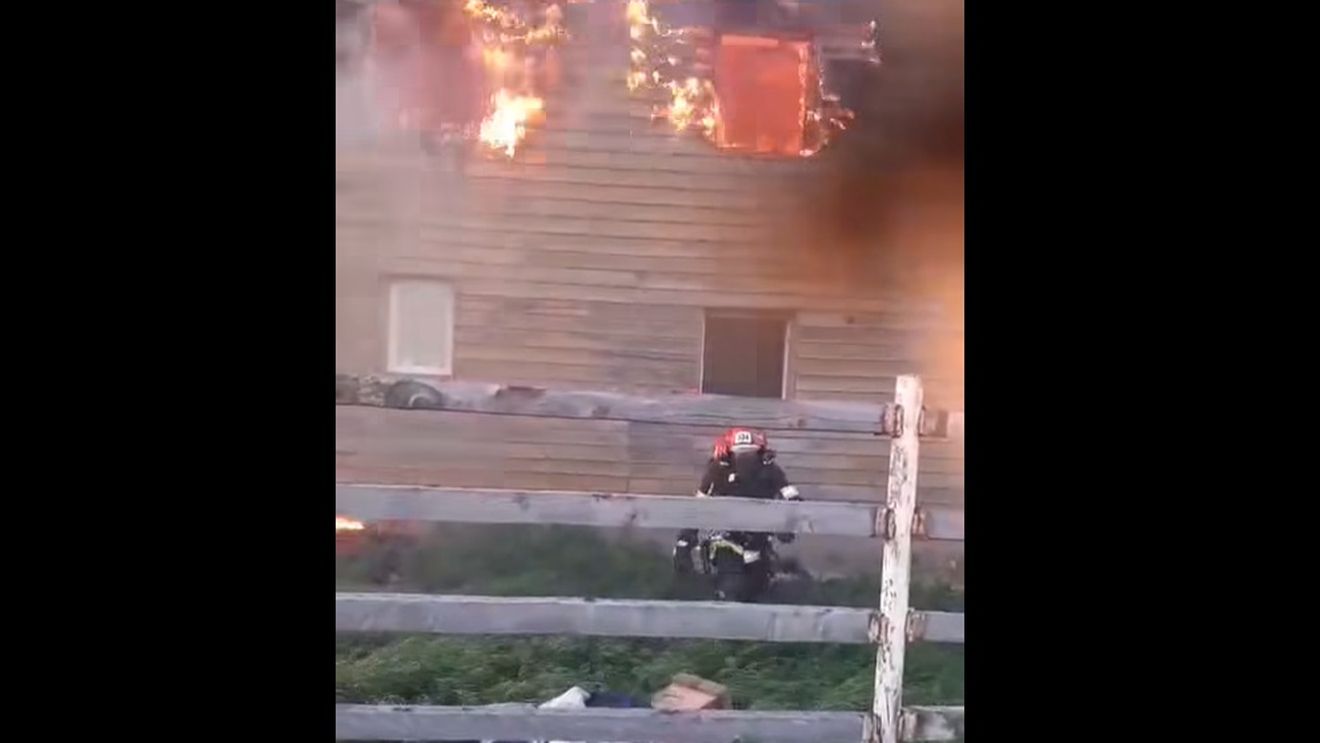 VIDEO Staţia meteorologică și cabana de pe Vârful Vlădeasa (Cluj) au ars într-un incendiu