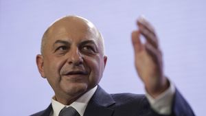 Cîrstoiu: Sunt un om cinstit, nu am de gând să mă ascund. Am plătit taxe, impozite / Către jurnaliști: Am operat mulți de cancere osoase cum am știut mai bine și am operat mulți și din colegii dvs. Atunci aveați altă abordare