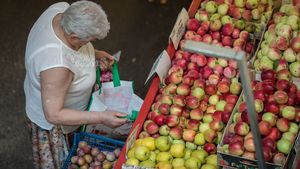 11 falși producători au fost înlăturați din piețele brașovene după ce inspectorii primăriei i-au vizitat acasă / ”Căutăm să vedem autenticitatea produselor”