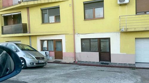 Locuința din garaj / Parcările mai multor blocuri din Oradea au fost transformate ilegal în apartamente / Primăria a dat proprietarii în judecată, după ce a încasat impozit mai mulți ani