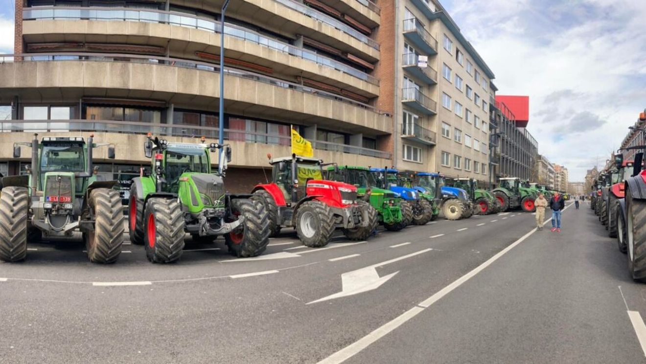 Furia fermierilor cuprinde și Bruxelles-ul: agricultorii vor să blocheze cu tractoarele zona instituțiilor UE chiar în ziua summitului șefilor de stat