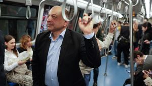 Eliminarea virajului la stânga în intersecțiile aglomerate / O mașină achiziționată sau zece metri construiți - un copac plantat / Pergole verzi suspendate deasupra trotuarelor / Obligarea refacerii fațadelor în cazul clădirilor monument  - propuneri din programul lui Cătălin Cîrstoiu trimis presei în ziua mazilirii