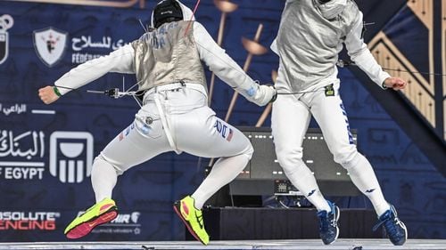 Federaţia Internaţională de Scrimă îi reprimeşte pe sportivii ruşi şi belaruşi în competiţii / Scrima este primul sport olimpic care a luat această decizie 