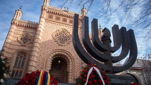 Președintele Iohannis a promulgat legea prin care supravieţuitorii Holocaustului au prioritate la restituirea imobilelor preluate abuziv în perioada comunistă