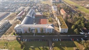 ANALIZĂ Cum s-a dezvoltat infrastructura de educație din județele Arad, Caraș-Severin, Hunedoara și Timiș, cu ajutorul banilor europeni / ADR Vest: 65.000 de elevi și studenți, beneficiari direcți ai investițiilor finalizate sau în desfășurare - FOTO