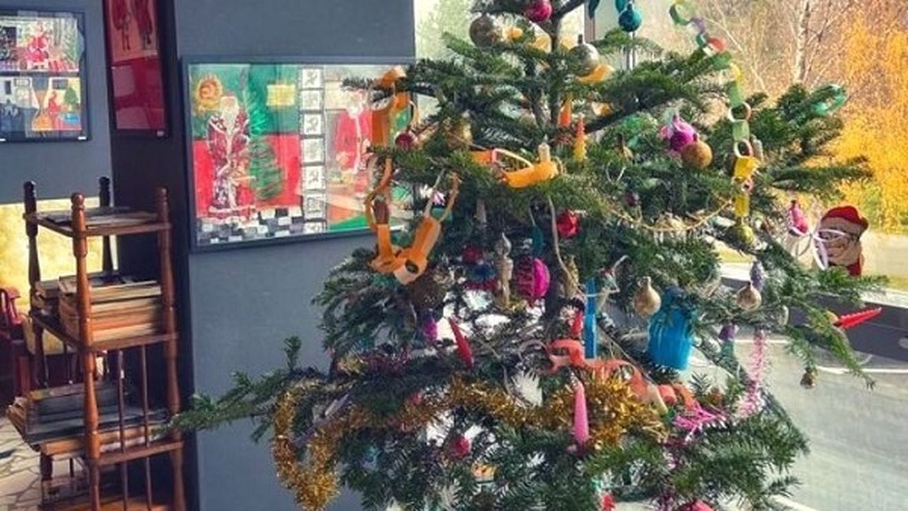 Cum arăta bradul înainte de 89? "Moş Gerilă versus Moş Crăciun", o nouă expoziţie temporară la Muzeul Amintirilor din Comunism