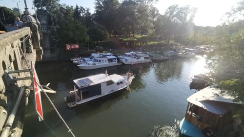 VIDEO&FOTO 13 ambarcațiuni din Serbia au ajuns pe apă la Timișoara. Port improvizat în spatele Catedralei