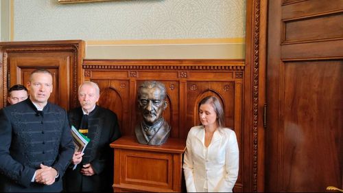 Institutul ”Elie Wiesel”, reacție la amplasarea bustului dictatorului antisemit Horthy în Parlamentul Ungariei: ”Politicienii de la Budapesta încearcă să transmită că valorile extremiste ale anilor 40 aparțin actualității. Cine urmează?”