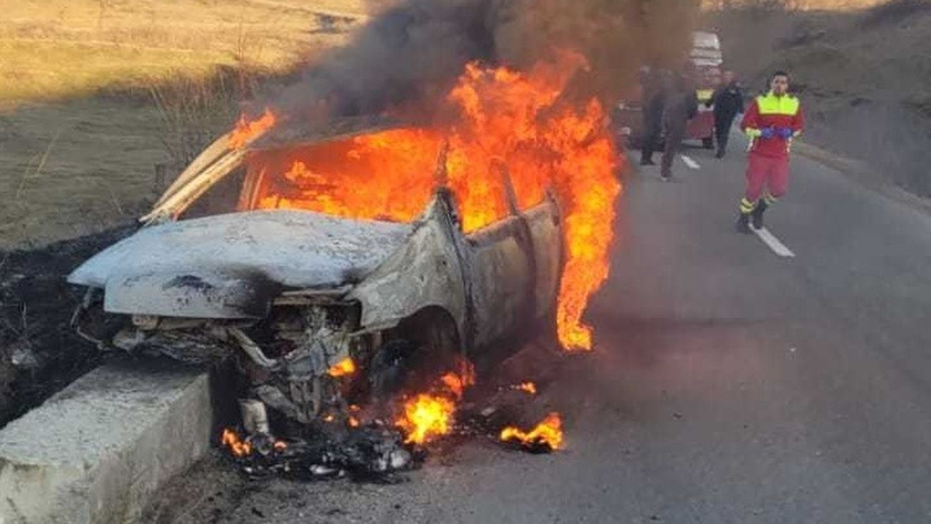 Persoană carbonizată în urma unui accident rutier, în județul Alba / Autoturismul a intrat într-un cap de pod