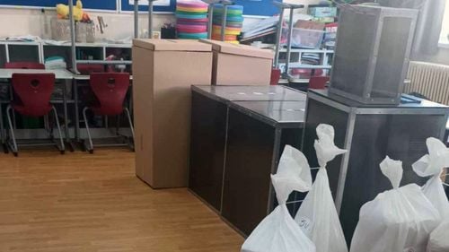 UPDATE Poliția anunță că face ”verificări de urgență” în cazul sacilor cu buletine de vot de la Constanța legați cu ”arici”, după ce Biroul Electoral Județean a semnalat că nu sunt sigilați / Ce spune prefectul