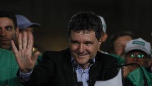 Nicuşor Dan spune că va decide pe cine susține la prezidențiale după ce va vorbi cu fiecare dintre candidați despre o listă cu lucruri pe care le vrea