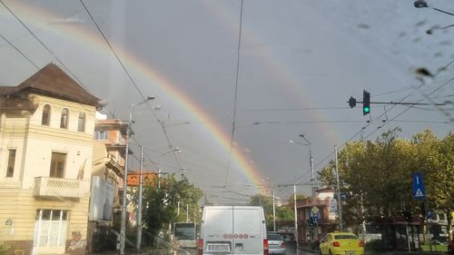 Meteo: Specialiștii anunță ploi în București duminică seară