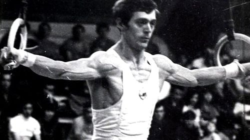 Marele campion la gimnastică, Dan Grecu, a murit la 74 de ani. Poreclit „stăpânul inelelor”, a fost primul medaliat cu aur român la un campionat mondial la acest aparat