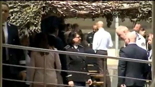 Chermeză la Direcția Generală Anticorupție, cu ministrul Lucian Bode, în timp ce polițiștii protestau la minister / Angajații DGA de rând au stat în birouri să nu ”stânjenească” invitații importanți