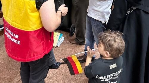 Guvernul aprobă în ședința de joi un ajutor financiar pentru familiile evacuate din Fâşia Gaza, până la 3000 de lei lunar, bani pentru cazare și hrană / Ajutorul se va acorda pe o perioadă de 4 luni