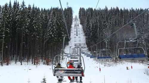 Tarifele instructorilor de schi au ajuns la un maxim istoric: 250 de lei/oră / Pentru cinci zile pe pârtie, cu instructor și echipament închiriat ajung să coste 3.000 de lei în Poiana Brașov