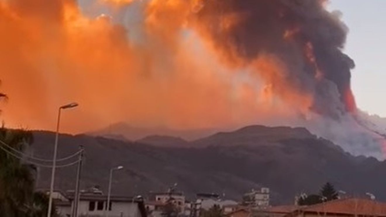 VIDEO Imagini spectaculoase cu erupția vulcanului Etna
