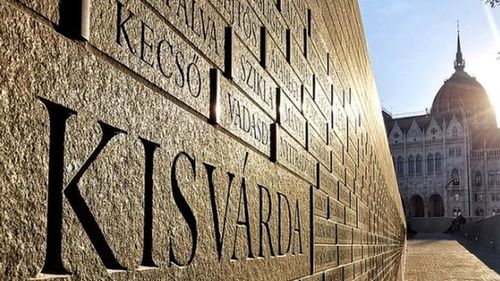 FOTO Cum arată  monumentul dedicat Trianonului de la Budapesta, care nu mai poate fi inaugurat din cauza epidemiei / Perspectiva celui mai mare ziar de limbă germană din Elveția despre ”Rușinea de la Trianon”