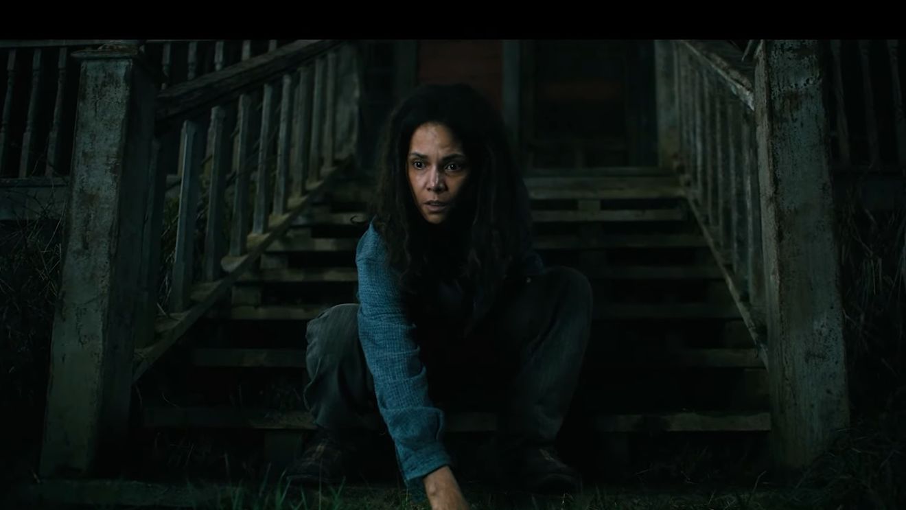 Halle Berry, nevoită să îşi schimbe rochia pentru ceremonia de deschidere a Festivalului de la Cannes pentru ca trena să nu împiedice buna circulație