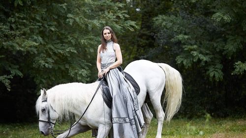 Show ecvestru la herghelia de la Sâmbăta (Brașov), în weekend / ”Arătăm măiestria colegilor noștri care lucrează cu armăsarii lipițani”