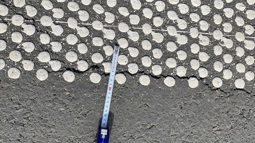 Fisuri pe lotul 3 al autostrăzii Lugoj-Deva, preluat de CNAIR de la spaniolii de la COMSA. Ministrul Transporturilor: Nu vrem lucrări second hand. Fisurile sunt în locul în care au fost probleme în 2017