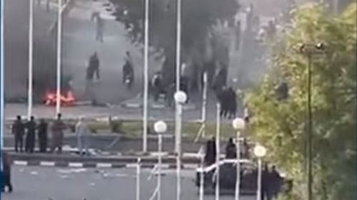 Iran: Motocicliști înarmați au ucis zece persoane, în timp ce protestele continuă