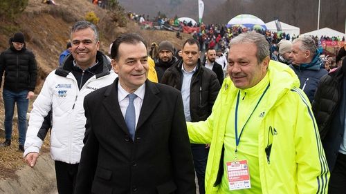 VIDEO Ludovic Orban, la competițiile de sărituri cu schiurile de la Râșnov